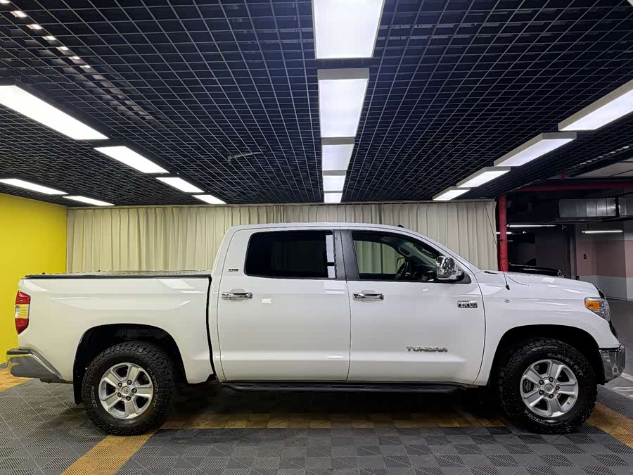 Toyota Tundra 2018 immagine di auto #12