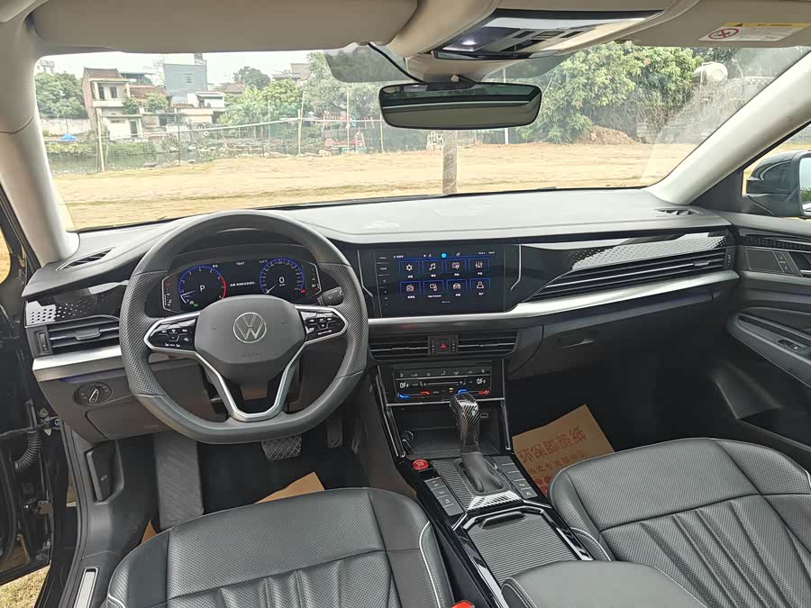 Volkswagen Passat 2023 car image #12