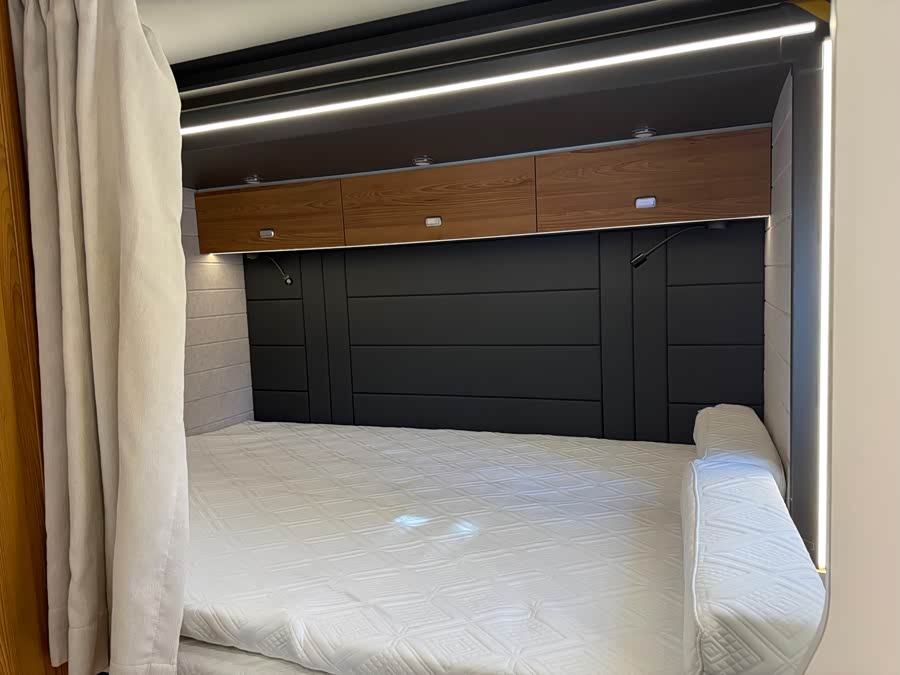 Ford Transit T8 2025 #12 Ford Transit T8 2025 car image #12