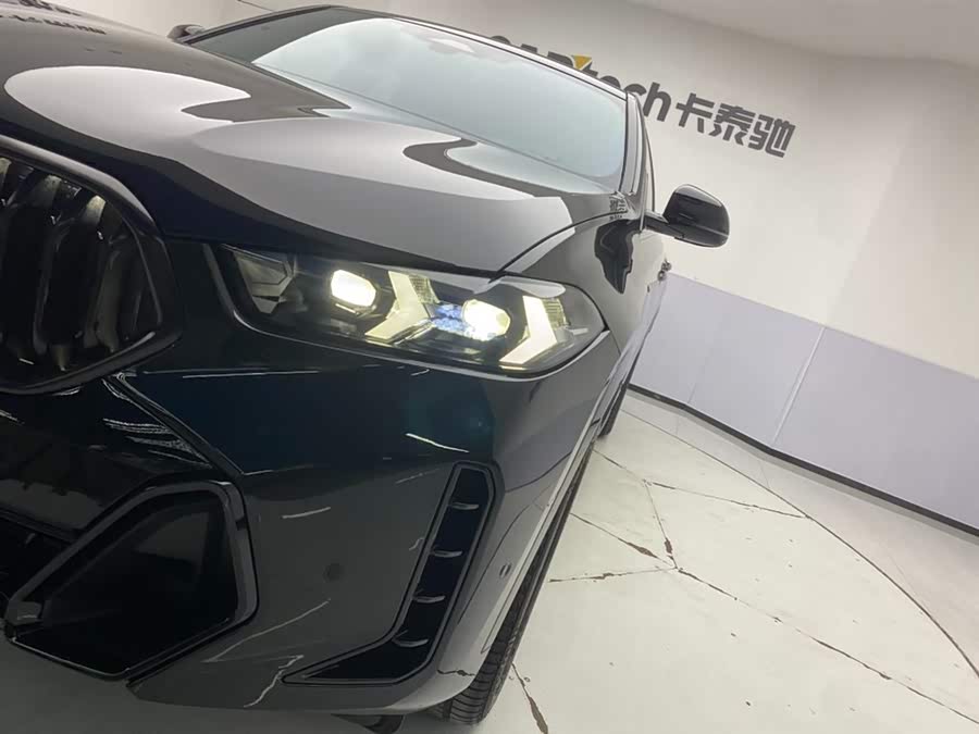 BMW X6 2021 car image #12