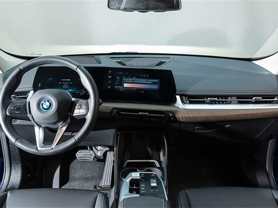 BMW iX1 2024 صورة سيارة #12