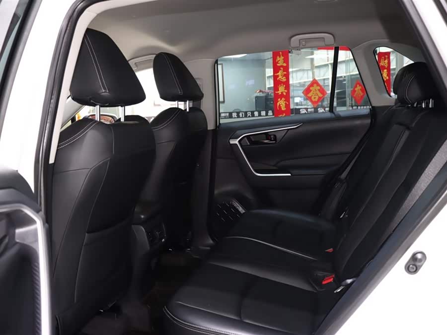 Toyota RAV4 2023 car image #12