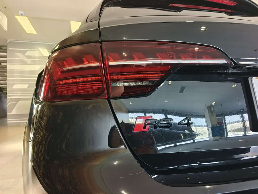 Audi RS 4 2023 car image #12