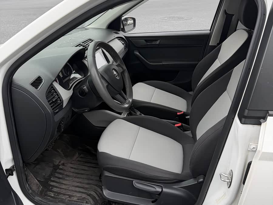 Skoda Fabia 2017 صورة سيارة #12