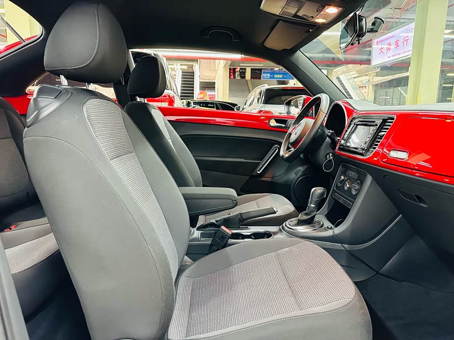 Volkswagen Beetle 2015 изображение автомобиля #12