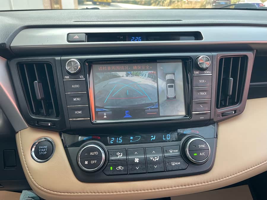 Toyota RAV4 2018 immagine di auto #12