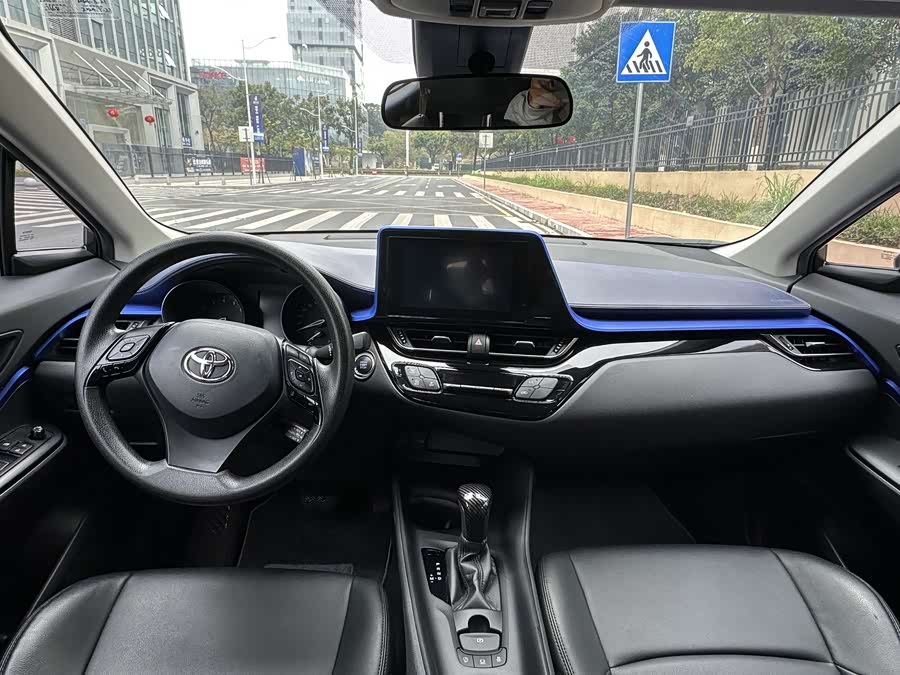 Toyota C-HR 2021 car image #12