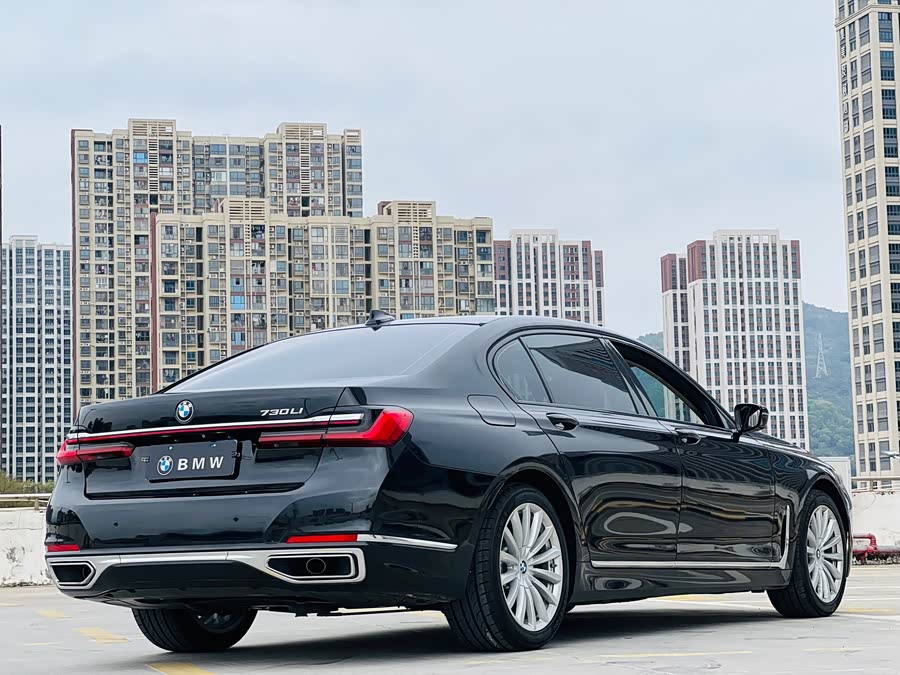 BMW 7 Series 2020 car image #12