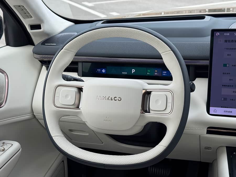 Lynk & Co 900 2025 car image #12