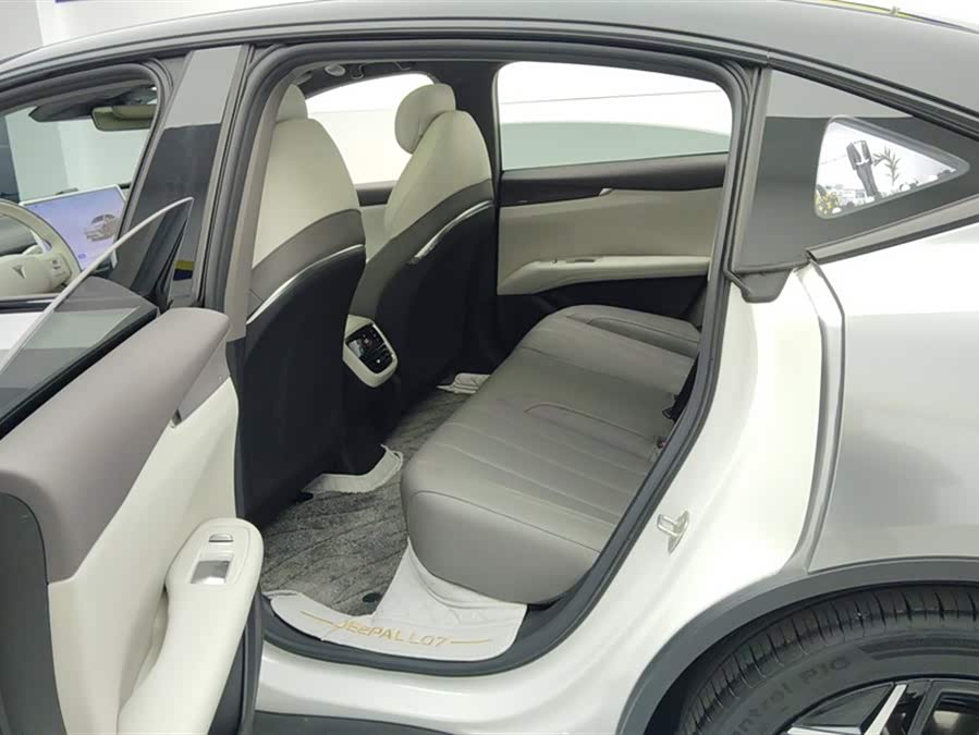 Deepal L07 2024 image de voiture #12