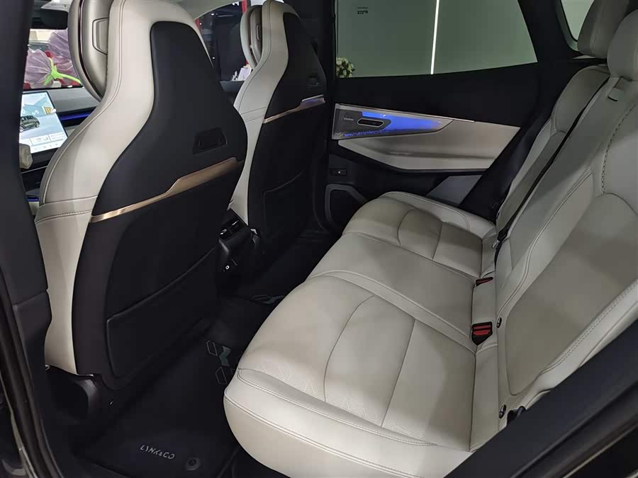 Lynk & Co 08 EM-P 2023 car image #12