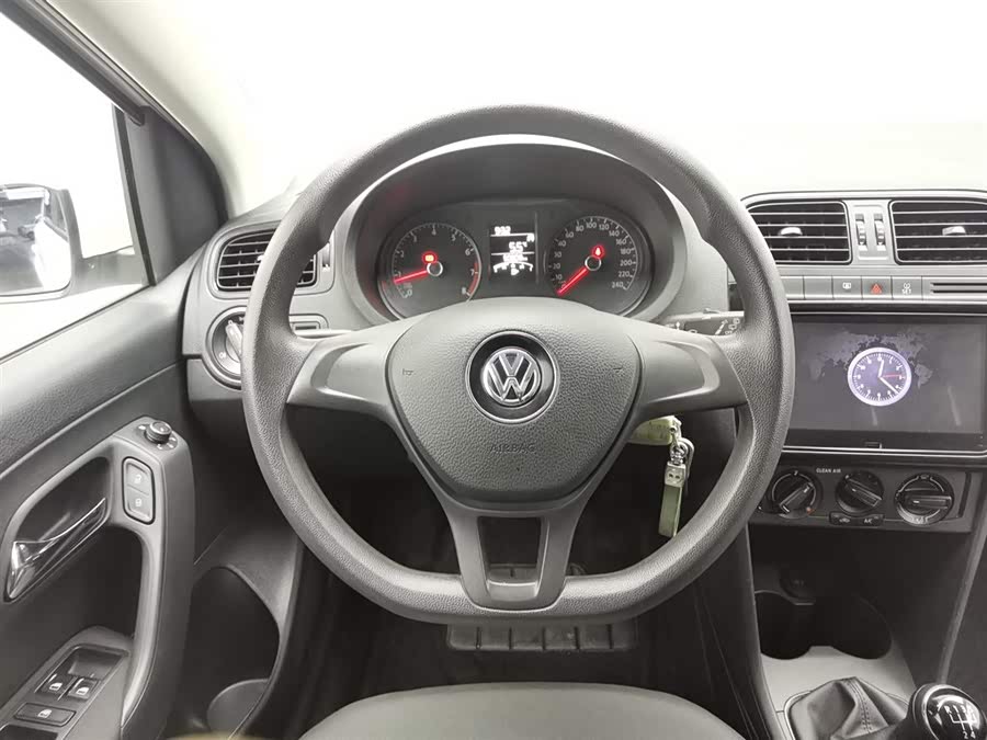 Volkswagen Polo 2018 car image #12