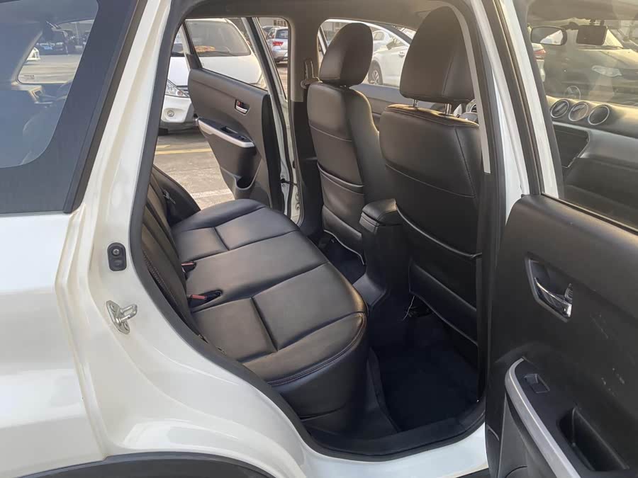 Suzuki Vitara 2018 صورة سيارة #12