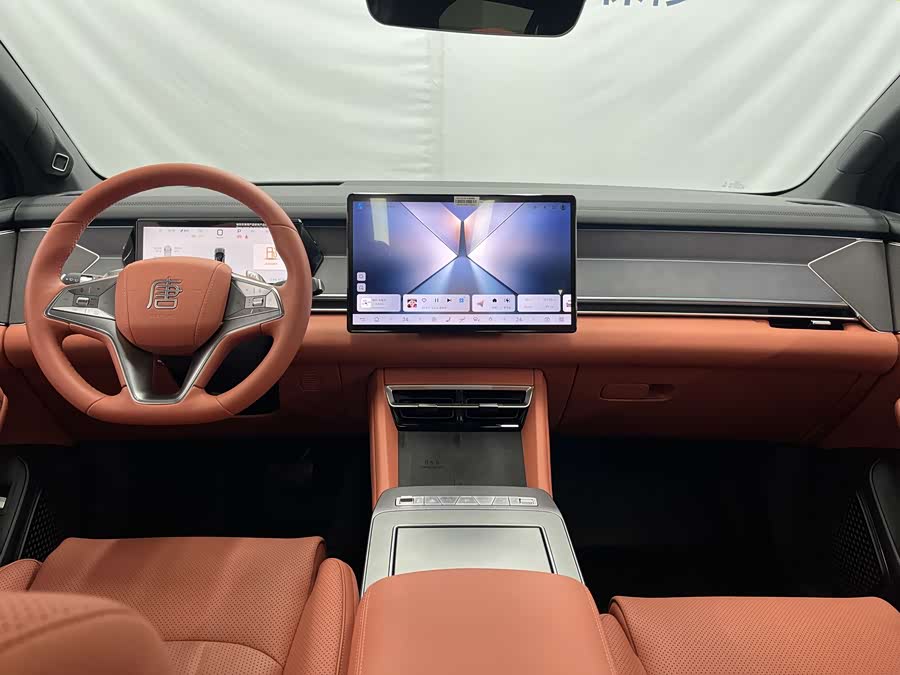 BYD Tang L 2025 immagine di auto #12