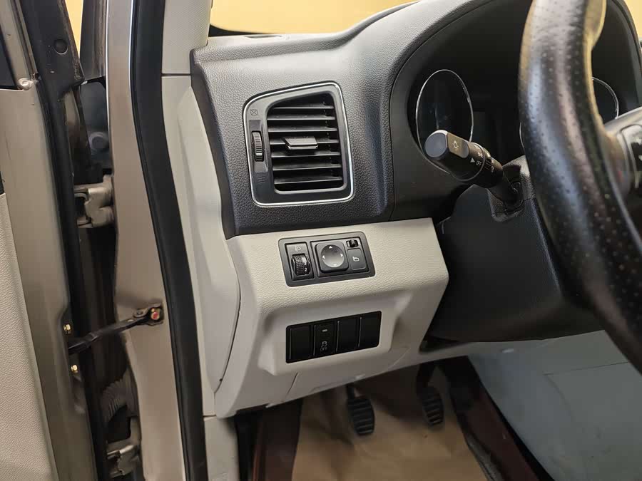 Forthing S500 2016 car image #12