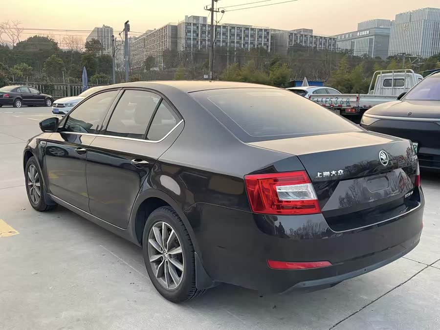 Skoda Octavia 2016 car image #12