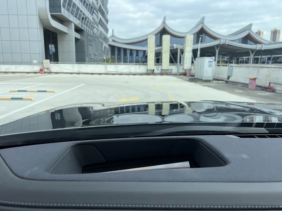 BMW 7 Series 2024 car image #12