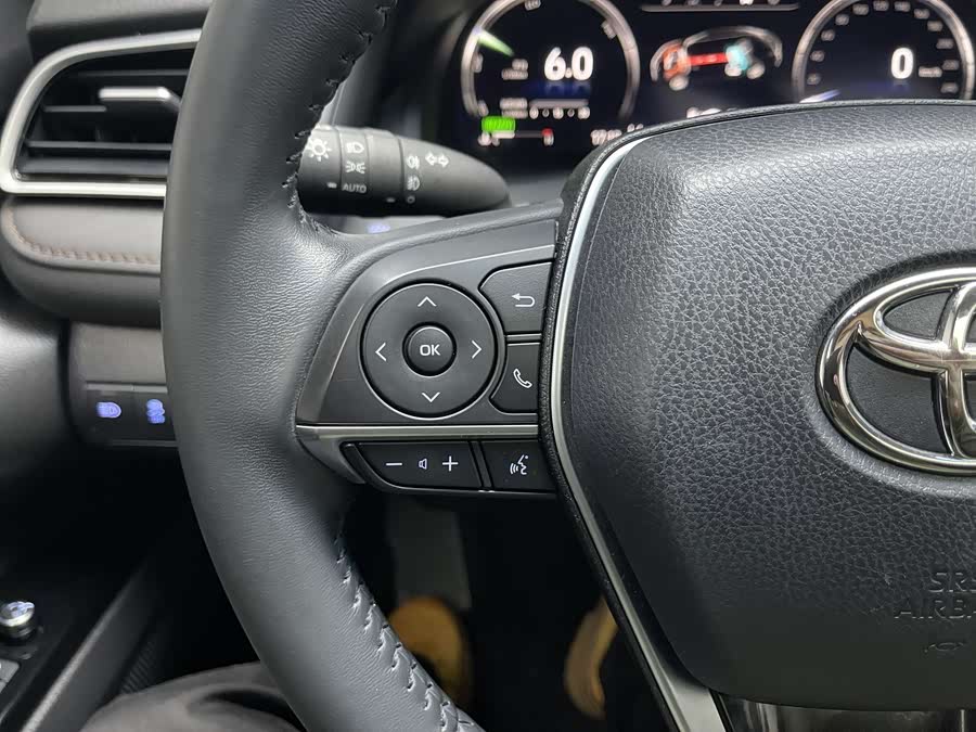 Toyota Camry 2023 immagine di auto #12