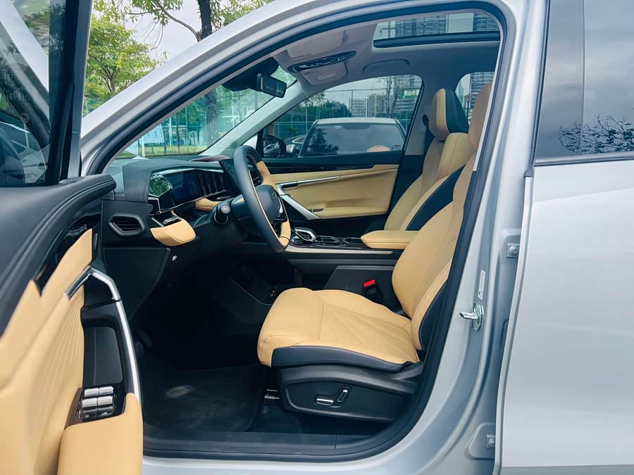 GEELY Boyue L 2023 car image #12