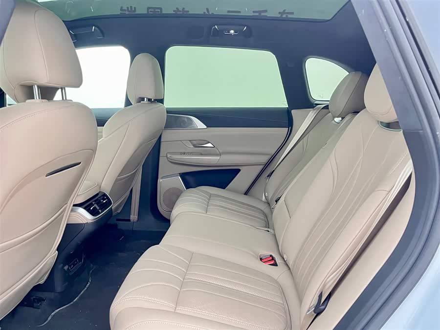 Xpeng G9 2025 صورة سيارة #12