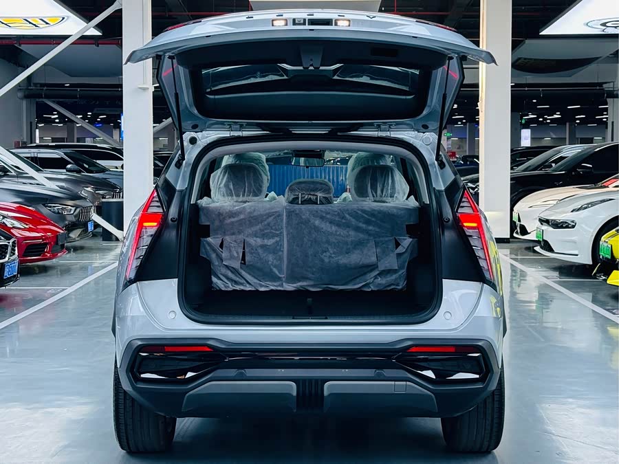 GEELY Boyue L 2025 car image #12