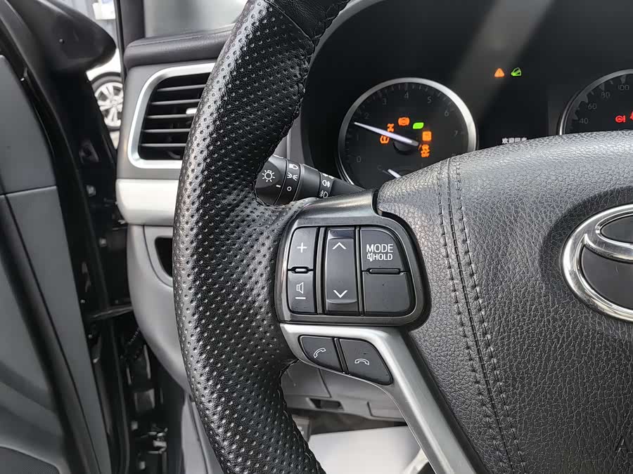 Toyota Highlander 2019 car image #12