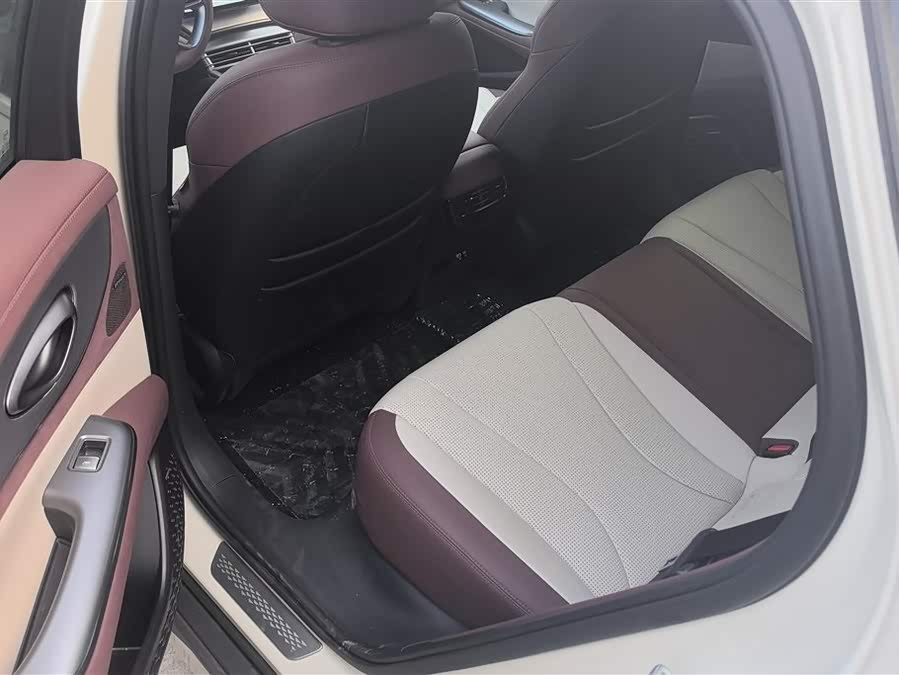 BYD Seal 07 DM-i 2025 car image #12