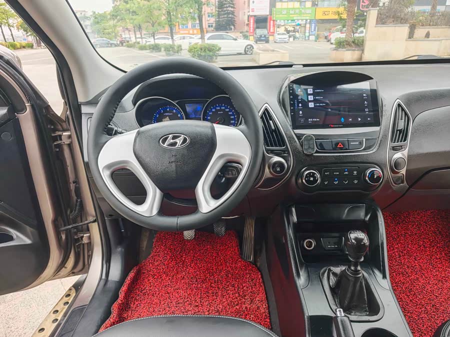 Hyundai ix35 2013 car image #12