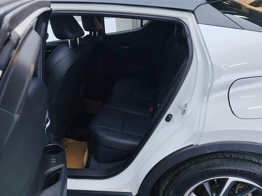 Toyota C-HR 2022 immagine di auto #12