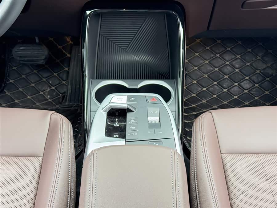 BMW iX1 2025 imagem de carro #12