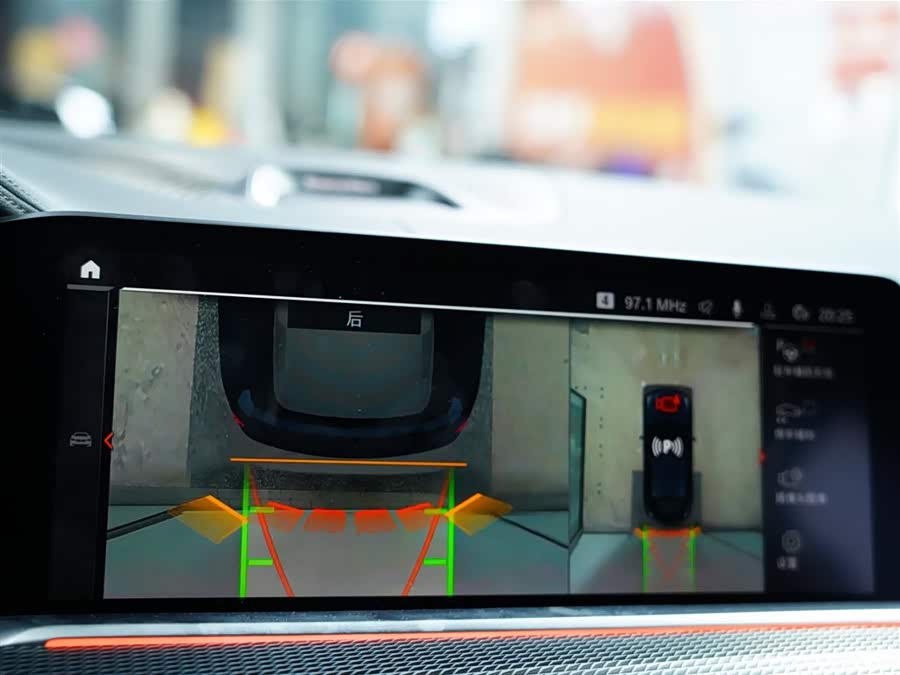 BMW X6 2021 car image #12