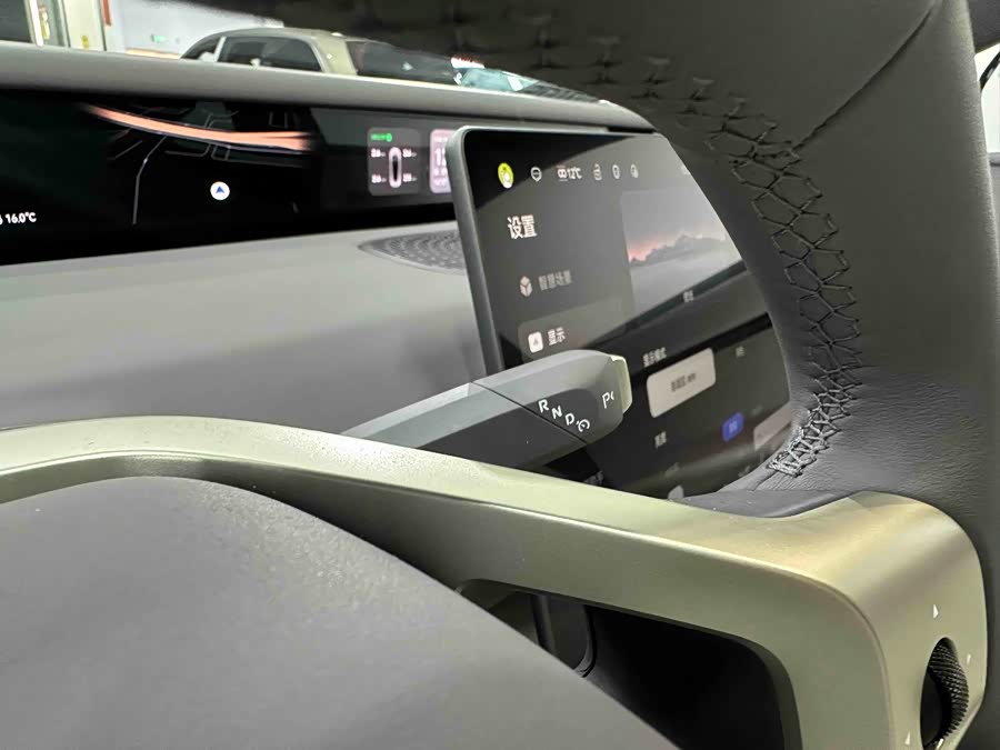 Avatr 06 2025 car image #12