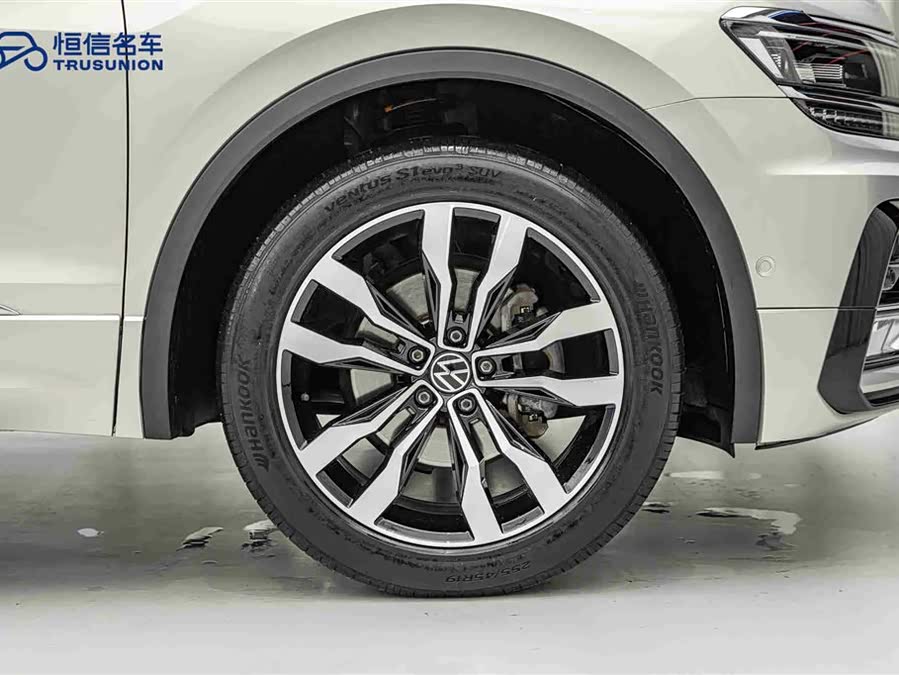 Volkswagen Tiguan L 2020 #12 Volkswagen Tiguan L 2020 car image #12