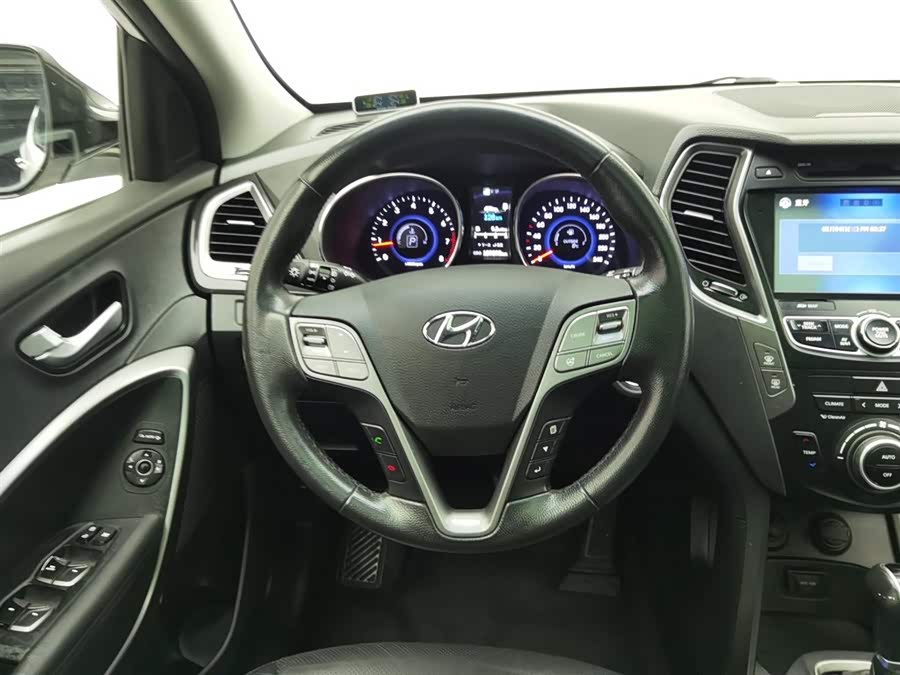 Hyundai Santa Fe 2016 car image #12