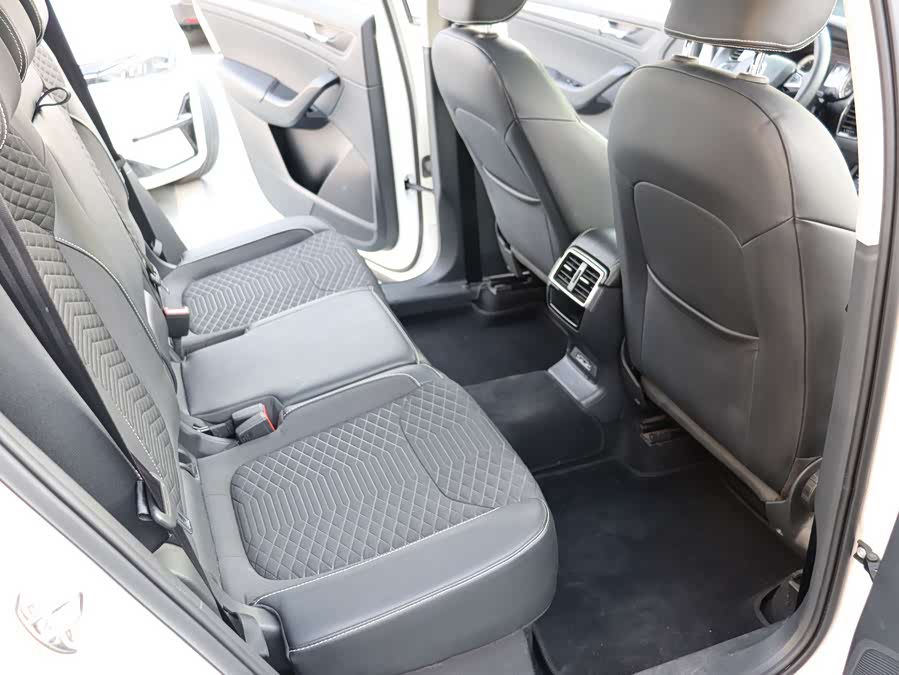 Skoda Kodiaq 2017 car image #12