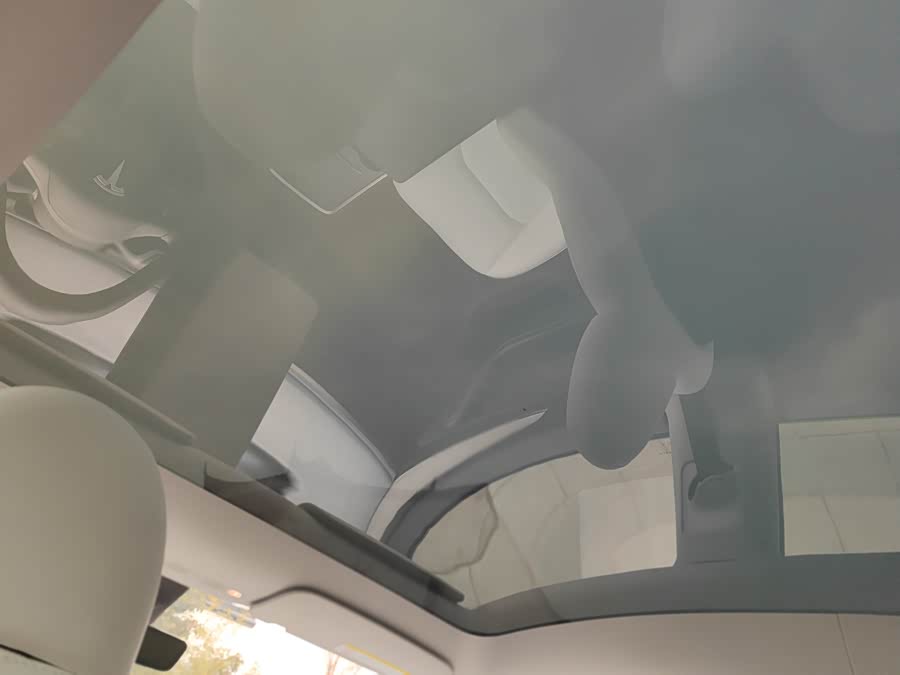 Tesla Model Y 2024 car image #12