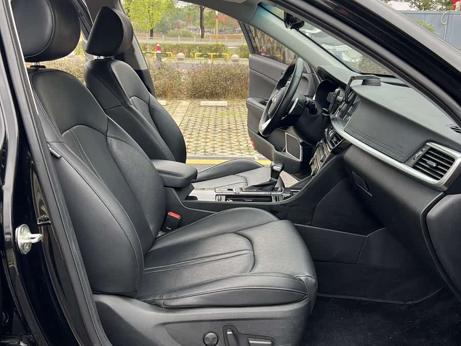 Kia K5 2020 صورة سيارة #12