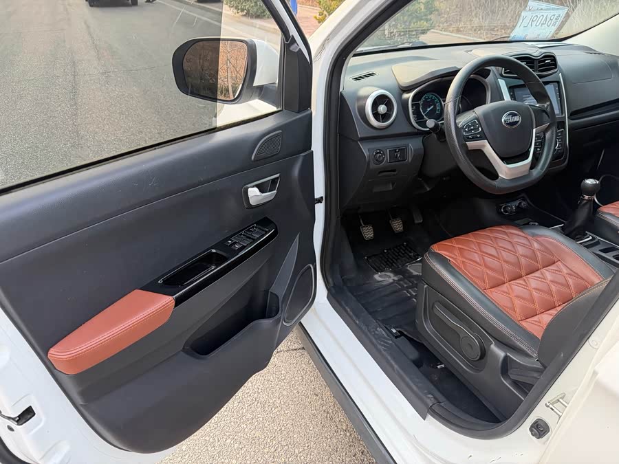 SWM斯威汽车 SWM斯威X3 2019 #12 SWM斯威汽车 SWM斯威X3 2019 汽车图片 #12