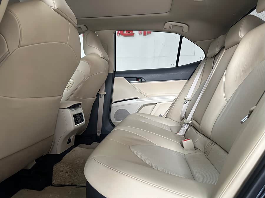 Toyota Camry 2018 car image #12