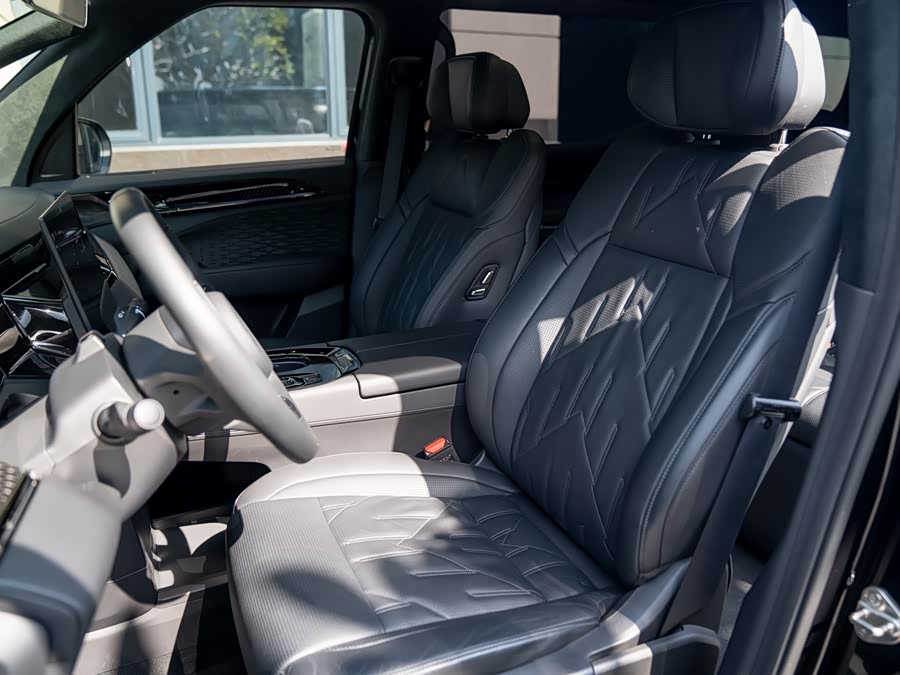 Zeekr 009 2024 car image #12