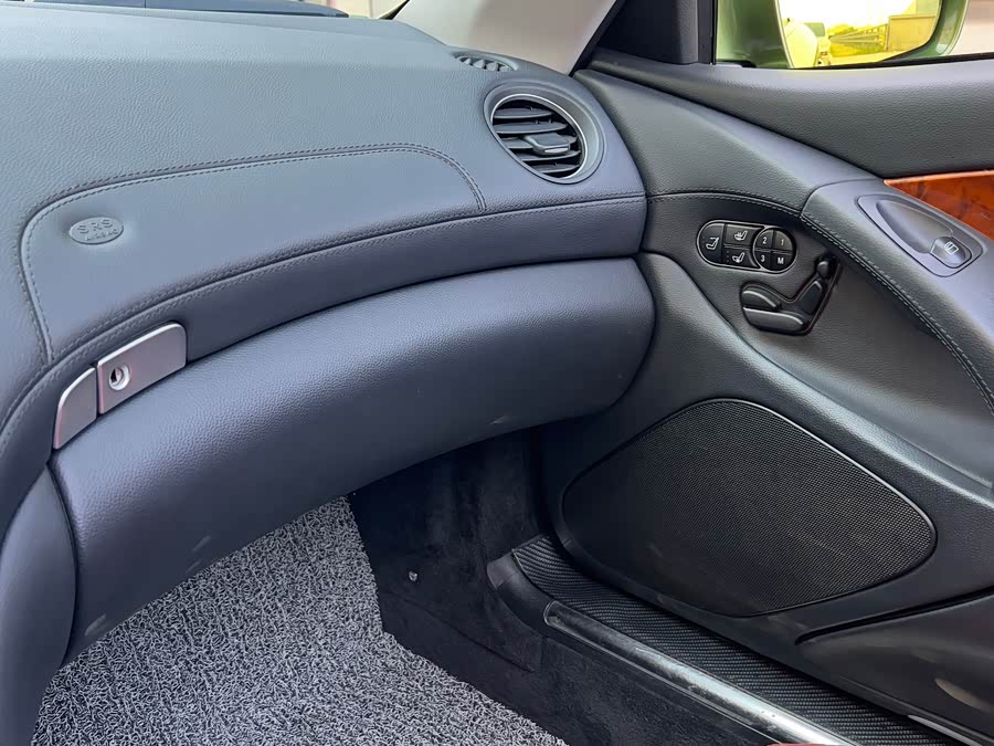 Mercedes-Benz SL Class 2011 car image #12