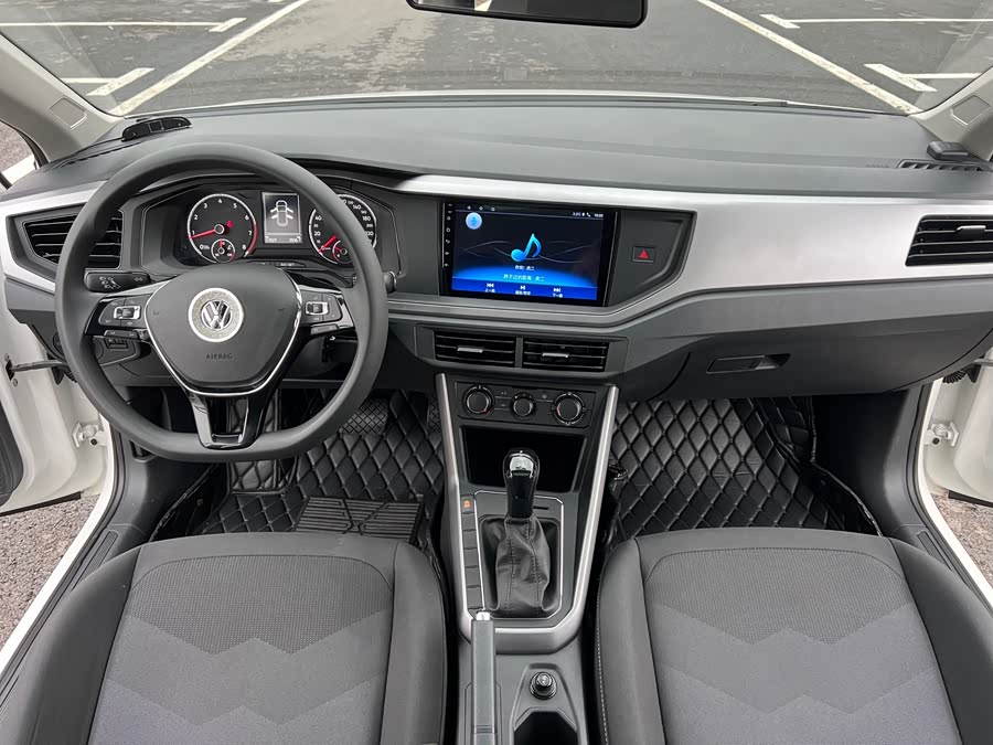 Volkswagen Polo 2020 car image #12