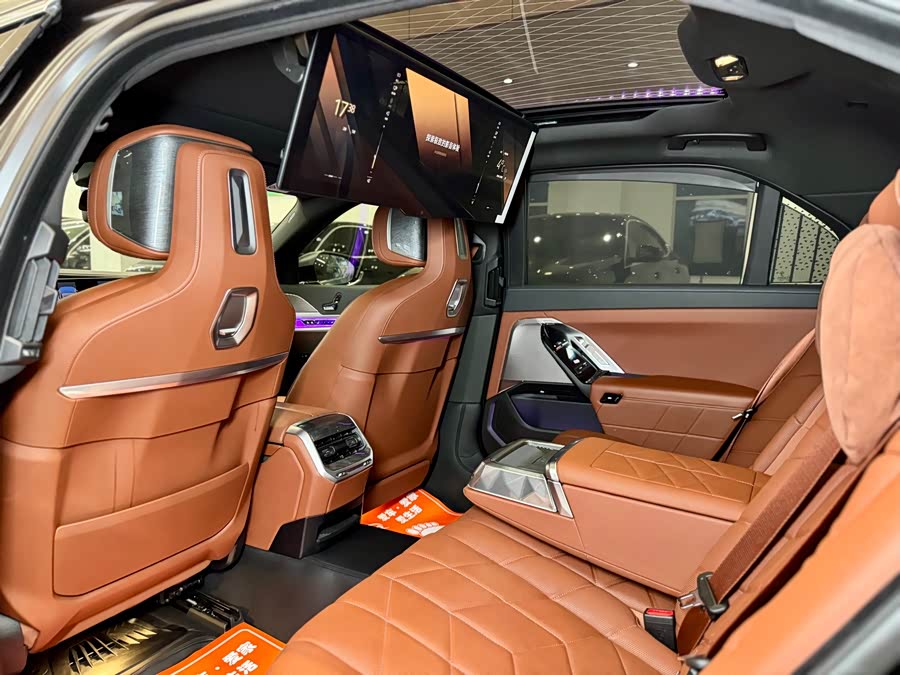 BMW 7 Series 2023 car image #12