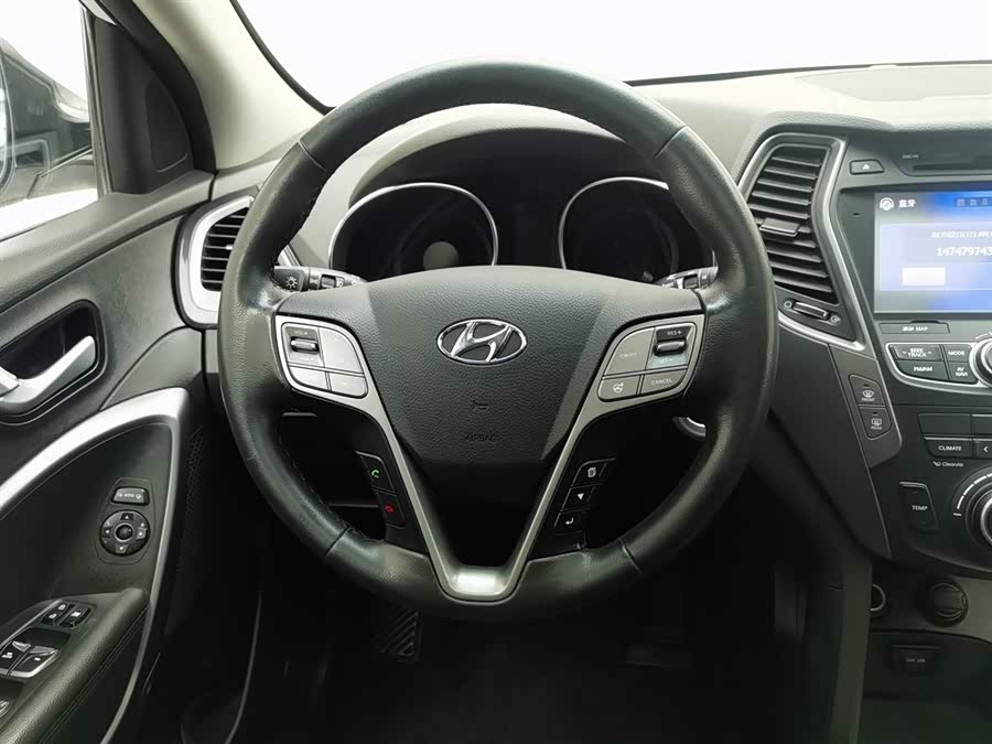 Hyundai Santa Fe 2014 car image #12