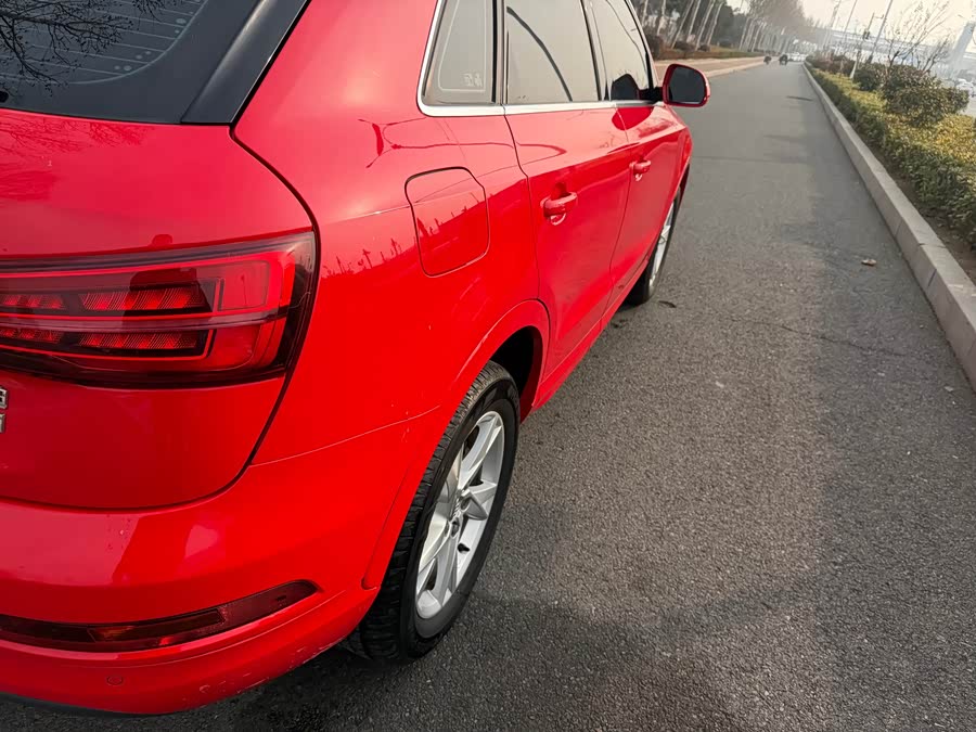 Audi Q3 2018 car image #12