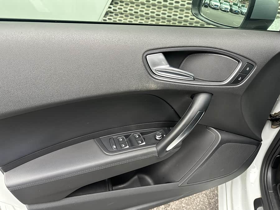 Audi A1 2018 car image #12