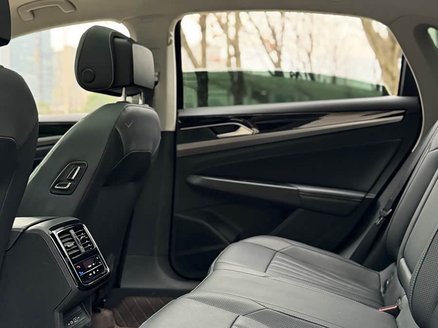 Volkswagen Passat 2025 car image #12