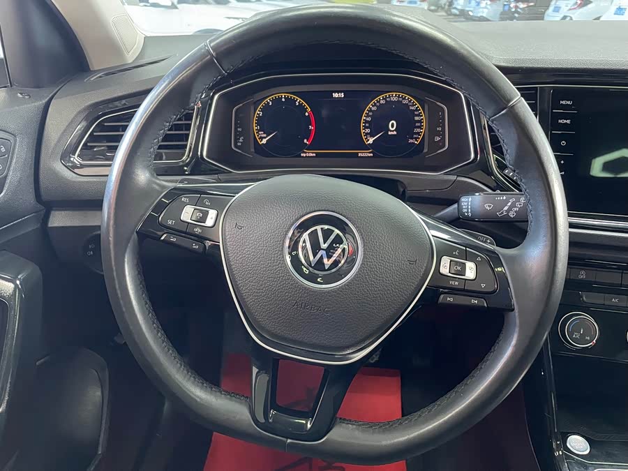 Volkswagen T-Roc 2021 car image #12