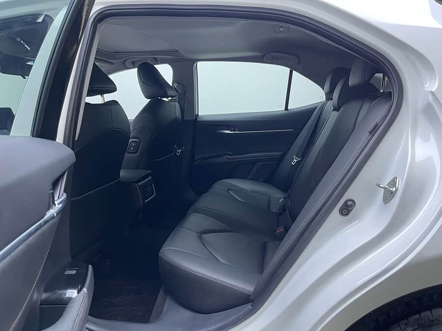 Toyota Camry 2023 car image #12