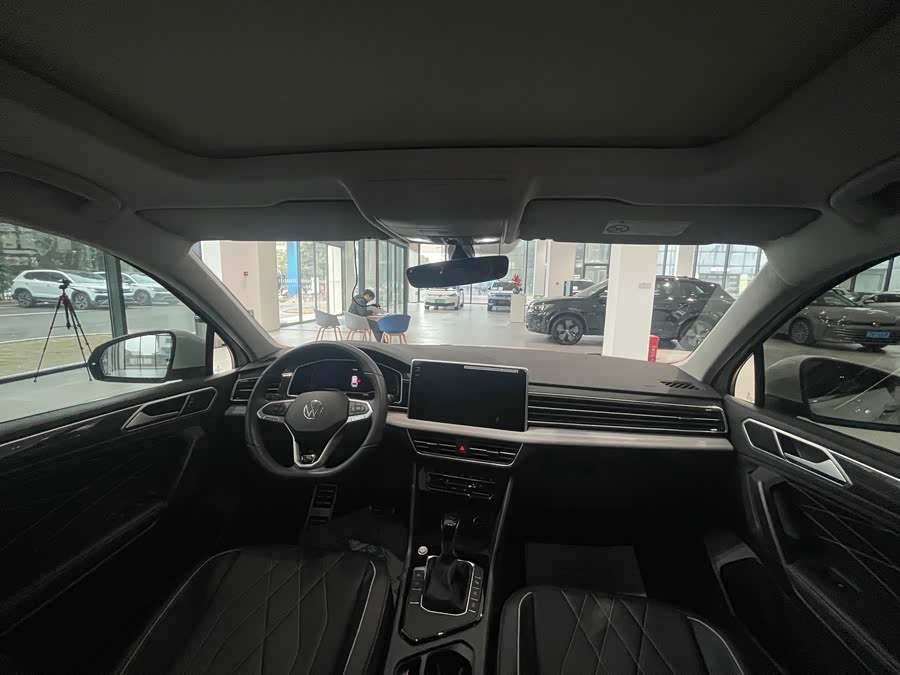 Volkswagen Tiguan L 2024 #12 Volkswagen Tiguan L 2024 car image #12